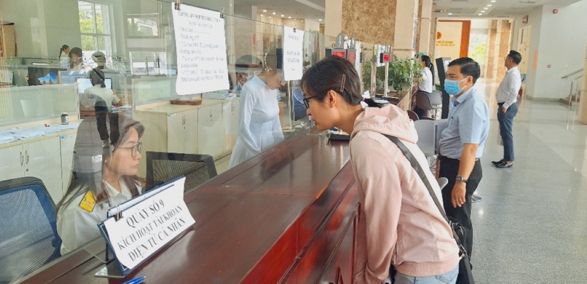 Thuế TP.HCM đẩy mạnh hỗ trợ hộ kinh doanh theo thuế khoán chuyển sang kê khai thuế